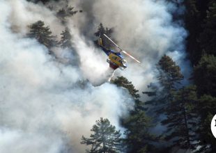 Ανεξέλεγκτη η φωτιά στην Κόνιτσα για έβδομη ημέρα – Μάχη να μην πλησιάσουν οι φλόγες την πόλη