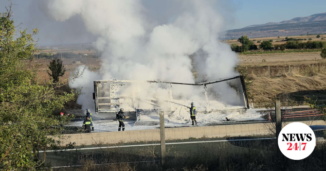 Koζάνη: Φωτιά σε φορτηγό με φωτοβολταϊκά στην Εγνατία