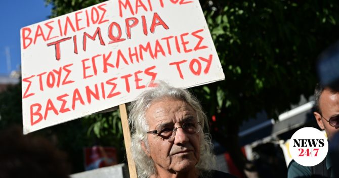 Γιάννης Μάγγος στη συγκέντρωση για τον Π. Φύσσα: “Θα είμαστε για πάντα εδώ, κρατώντας τον Παύλο ψηλά”
