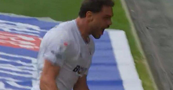 Μίλγουολ – Γουέστ Χαμ 2-2: O Μαυροπάνος με κεφαλιά στο 80′ σίγησε το Ντεν, επιστροφή των “σφυριών” από το 2-0