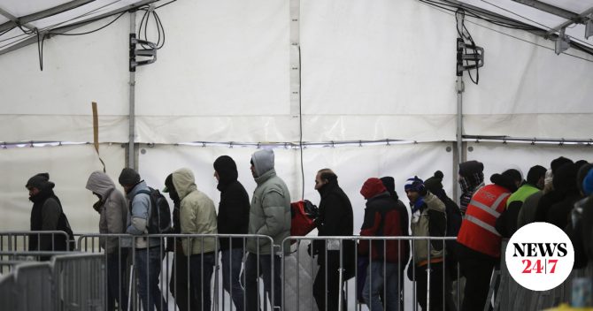 Η Αθήνα στο πλευρό των σκληρών της ΕΕ για κέντρα απελάσεων σε τρίτες χώρες