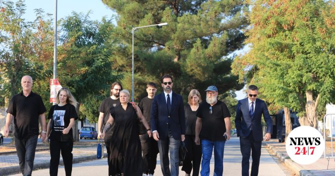 Δίκη για Τέμπη: Κατέθεσε η οικογένεια της Κλαούντια Λάτα – “Το έγκλημα είχε δύο σκέλη”
