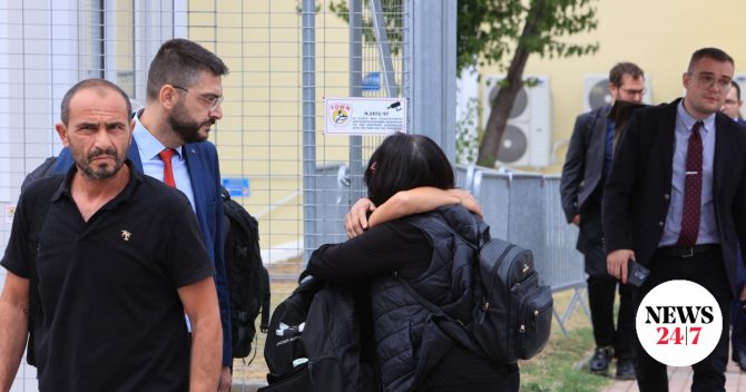 Δίκη για τα Τέμπη: “Με ποιο δικαίωμα σκόρπισαν το παιδί μου;”