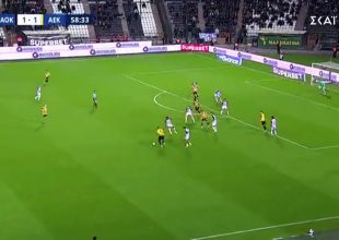 Άγγιξε ξανά το 2-1 η ΑΕΚ, ο Ζίνι έστειλε τη μπάλα στο οριζόντιο δοκάρι (VID)