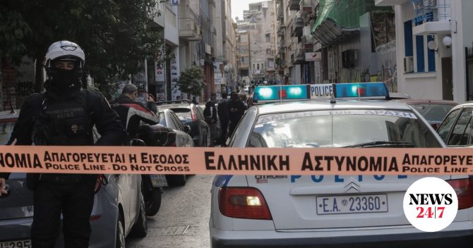 Συναγερμός στη Νίκαια: Βρέθηκαν χειροβομβίδες και παλιό όπλο σε δώμα