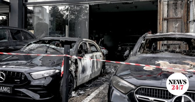 Γλυφάδα: Έρευνα για εμπρησμό στην αντιπροσωπεία αυτοκινήτων – Μεγάλες ζημιές από τη φωτιά