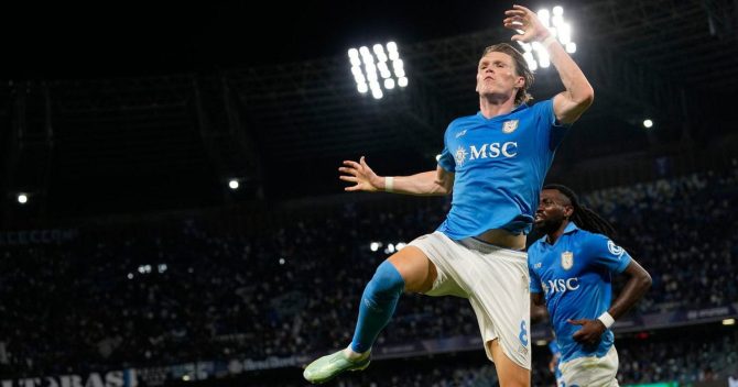Champions League: Πρώτη νίκη με μπροστάρη Μακτόμινεϊ η Νάπολι, άνετα με τεσσάρα η Ρόμα, μεγάλο διπλό η Αϊντχόφεν, ισοπαλία στη Γερμανία