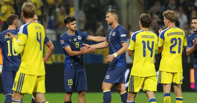 Nations League, Τζέκο: Συγκίνηση στο τελευταίο του ματς με τη Βοσνία, pasillo από τους συμπαίκτες του και καπνογόνα στις γύρω πολυκατοικίες