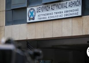 Ομόνοια: Κατάστημα κινητών λειτουργούσε ως “βιτρίνα” για διακίνηση μεταναστών