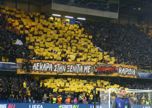 Το κιτρινόμαυρο κορεό στο Στάμφορντ Μπριτζ απ’ τους φίλους της ΑΕΚ
