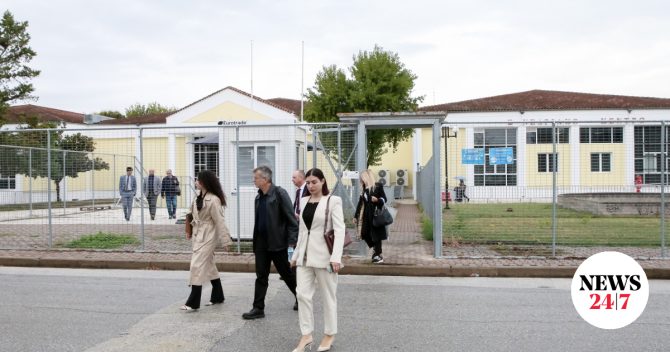 Δίκη για τα Τέμπη: Κατέρρευσε επιζήσασα την ώρα που κατέθετε
