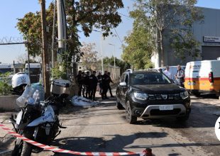 Υπό έλεγχο η φωτιά που ξέσπασε σε δύο βιοτεχνίες στον Ελαιώνα
