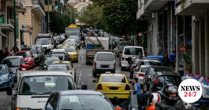 Κυκλοφοριακό χάος στην Αθήνα λόγω βροχής – “Στο κόκκινο” Κηφισός και Παραλιακή