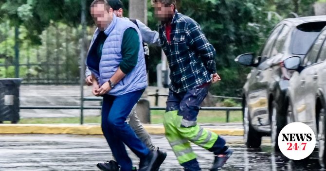 Λαύριο: Στο μικροσκόπιο οι περιοριστικοί όροι του 32χρονου – Είχε βρεθεί ξανά με μαχαίρι έξω από το σπίτι της