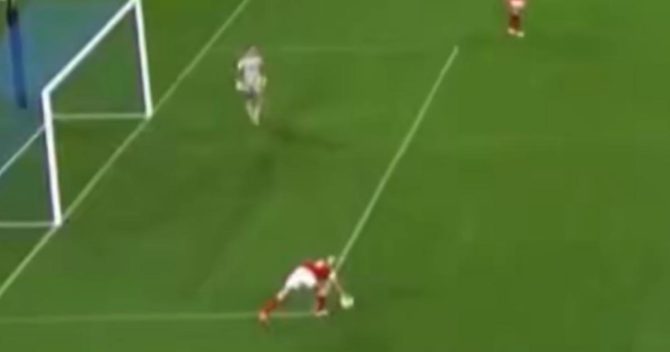 Champions League Γυναικών: Η Γουίλιαμσον έπιασε την μπάλα με το χέρι νομίζοντας πως δεν είχε εκτελεστεί το ελεύθερο