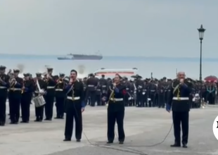 Θεσσαλονίκη: Η μπάντα του Πολεμικού Ναυτικού έπαιξε Μαζωνάκη