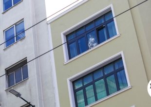 Νεκρός ο άνδρας που έπεσε από κτίριο στην Ομόνοια