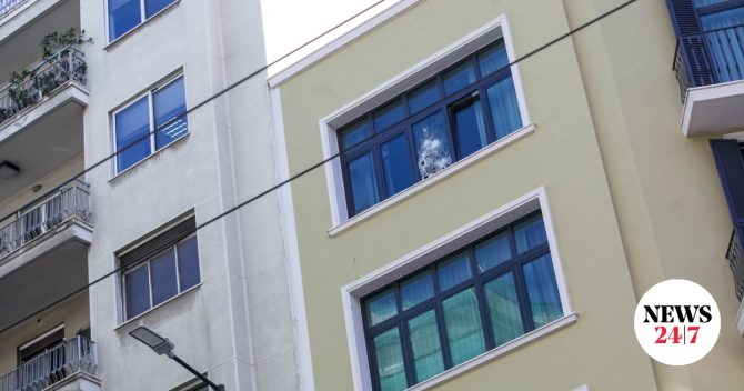 Νεκρός ο άνδρας που έπεσε από κτίριο στην Ομόνοια