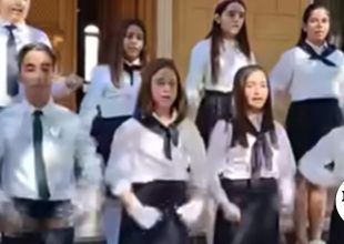 28η Οκτωβρίου: Μαθητές απέδωσαν τον εθνικό ύμνο στη νοηματική και έστειλαν ηχηρό μήνυμα συμπερίληψης