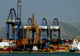 Πειραιάς: Καθυστερήσεις έως 8,5 ώρες στις πλοηγήσεις – “Καμπανάκι” από τη Διεθνή Ναυτιλιακή Ένωση