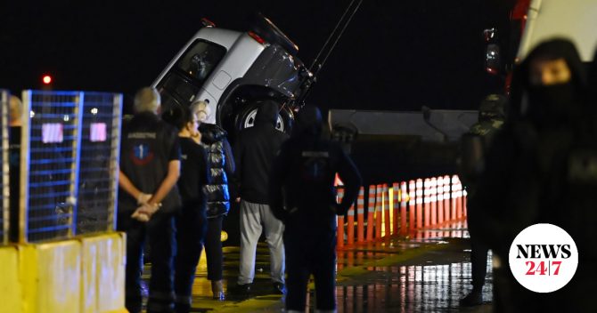 Τραγωδία στον Πειραιά: Νεκροί πατέρας, μητέρα και γιος στο αυτοκίνητο που έπεσε στο λιμάνι