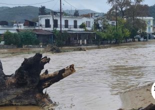 Κακοκαιρία στη Μαγνησία: Κομμένος στα δύο ο Πλατανιάς, εγκλωβισμένοι 50 κάτοικοι – Προβλήματα σε Σκιάθο και Σύμη