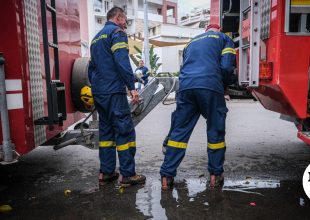 Φωτιά σε κατάστημα στο κέντρο της Αθήνας