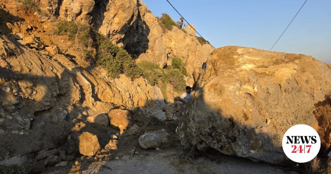 Ρόδος: Βράχος αποκολλήθηκε και έπεσε στον δρόμο