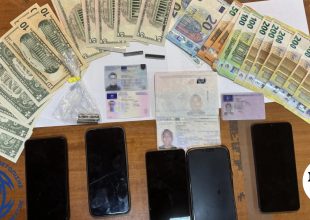 Εξαρθρώθηκε σπείρα που διέπραττε κλοπές σε οχήματα με τη μέθοδο του “σκασμένου ελαστικού”