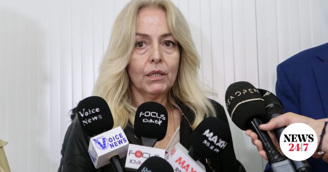 Δίκη για τα Τέμπη: Κατέθεσε η μητέρα του Γεράσιμου – “Ήταν σαν να έσκασε πυρηνική βόμβα στο κεφάλι του”