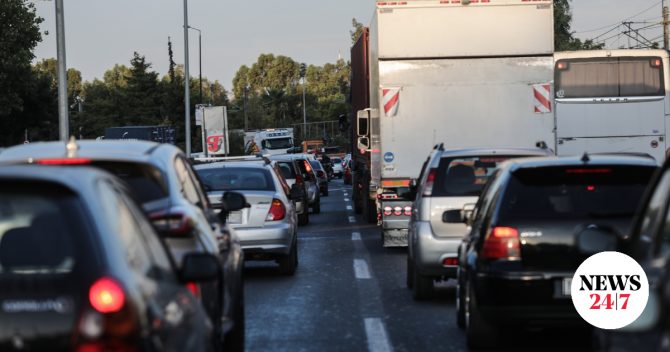Αυτοκίνητο έπεσε σε κολώνα ηλεκτροφωτισμού