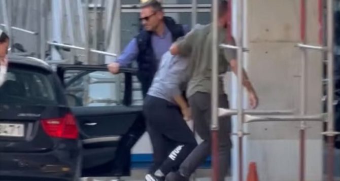 Η Τσαρούχα στη ΓΑΔΑ για να απολογηθεί (VIDEO) Η Τσαρούχα στη ΓΑΔΑ για να απολογηθεί (VIDEO)